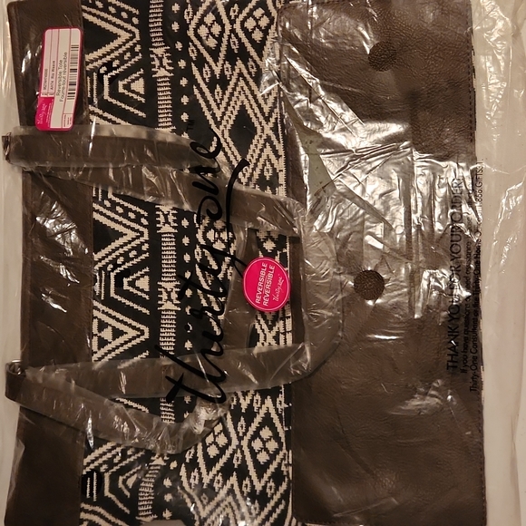 thirty-one Handbags - Thirty One Reversible tote